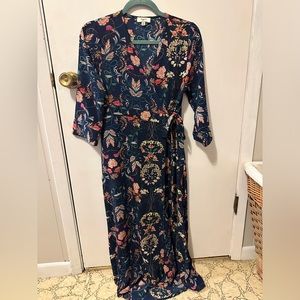 Maxi wrap dress. Floral print. 3/4 length sleeves